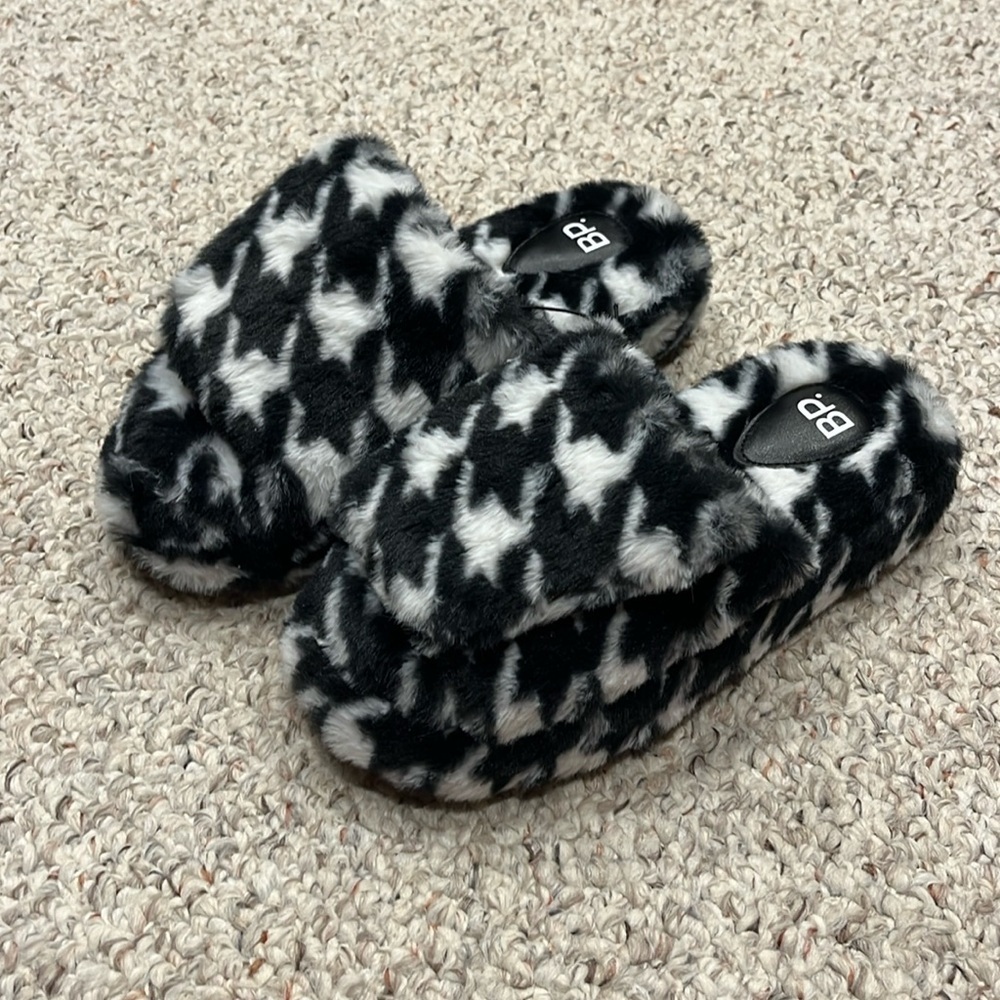 NWT BP Slippers Black White Fuzzy Sz Medium 7-8 Women's